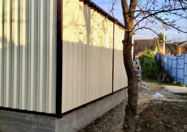 Аккуратный автомобильный гараж в двойной расцветке в дер. Митино, Заокский р-н, Тульская область