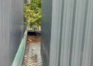 Аккуратный комплект из хозблока и дровницы на участок в КИЗ Зеленая роща, дер. Сивково, Одинцовский р-н, МО