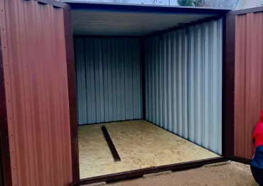 Вместительный хозблок в цвет забора на участке в дер. Подсосенье, Дмитровский р-н, МО