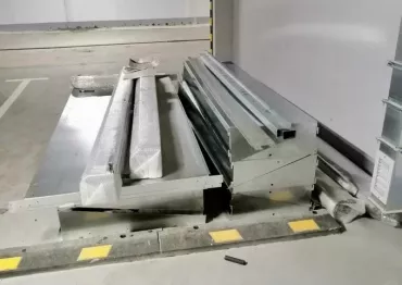 Современные два шкафа для паркинга в Москве, расположенные на улице Архитектора Щусева