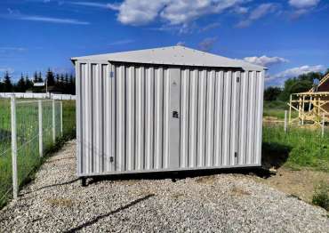 Эргономичный хозблок для хранения строительных материалов в светло-сером цвете в дер. Новинское