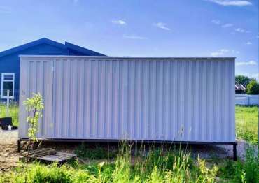 Многофункциональный хозблок для хранения строительных материалов в светло-сером цвете в дер. Новинское