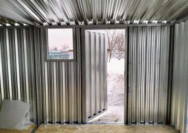 Гараж-мастерская в блестящем цинковом цвете, искрящаяся в дер. Березняки, г. Сергиев Посад, МО