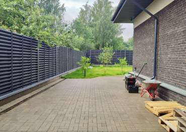 Площадка под хозблок для хранения вещей в графитовом цвете в дер. Марьино, г. Красногорск, МО