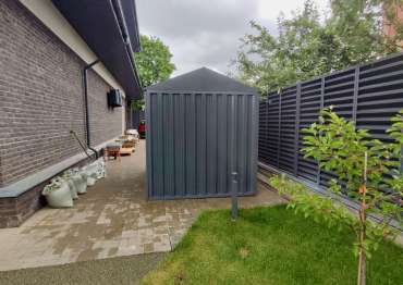 Надежный хозблок для хранения вещей в графитовом цвете в дер. Марьино, г. Красногорск, МО