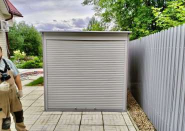 Надежный хозблок для хранения квадроцикла в двойной расцветке в дер. Сокольники, Дмитровский г.о., МО