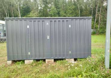 Новый хозблок для хранения в графитовом цвете в едином стиле с домом в КП Цветочный 2, Краснопахорское поселение, МО 