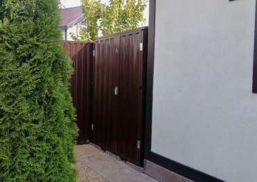 Современный хозблок для хранения садового инвентаря с антивандальным засовом в шоколадном цвете в дер. Благовещенское, г.о. Дмитровский, МО