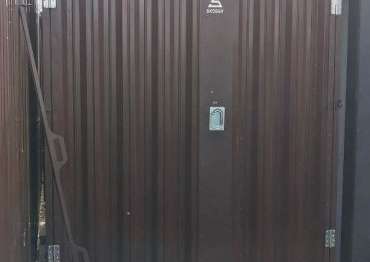 Надежный хозблок для хранения садового инвентаря с антивандальным засовом в шоколадном цвете в дер. Благовещенское, г.о. Дмитровский, МО