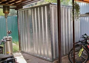 Прочный контейнер для хранения мотороллера и садовых вещей в цинковом цвете в СТ Сказка, г. Чехов, МО