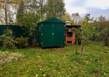 Прочный хозблок для садового инвентаря в ярком зеленом цвете в СНТ Надежда, Конаковский р-н, Тверская область