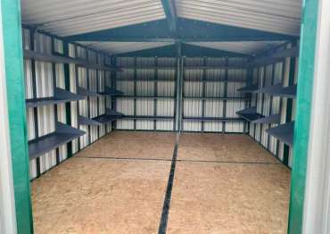 Образцовый хозблок для хранения инвентаря в ярком зеленом цвете в дер. Жостово, Мытищинский р-н, МО