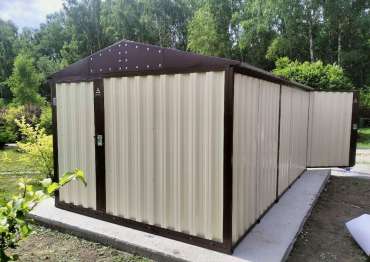 Двуцветный гараж в с. Башино, Ясногорский р-н, Тульская обл.