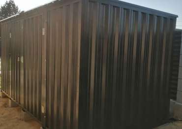 Функциональный хозблок для заказчика с плоской крышей для садового инвентаря в серо-коричневом цвете в дер. Гальчино, г.о. Домодедово, МО