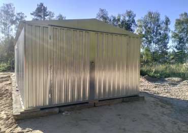 Достойный автомобильный гараж с распашными воротами в цинковом цвете в дер. Краснораменье, Камешковский р-н, Владимирская обл.