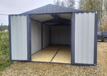 Гараж с двускатной крышей и воротами в дер. Усково, Ярославский р-н, Ярославская обл.