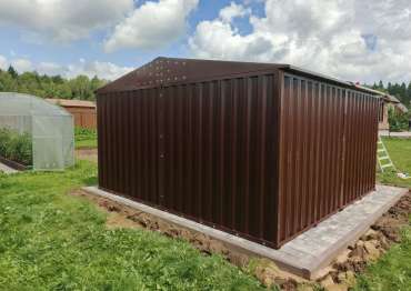 Яркий хозблок в дер. Скрипорово, Малоярославецкий р-н, Калужская обл.