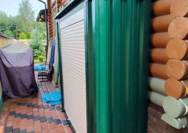 Дровница с плоской крышей в дер. Лужки, Краснопахорский р-н, Троицкий адм.окр, г. Москва