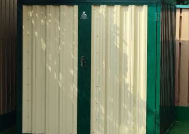 Хозблок с односкатной крышей в дер. Лужки, Краснопахорский р-н, Троицкий адм.окр, г. Москва