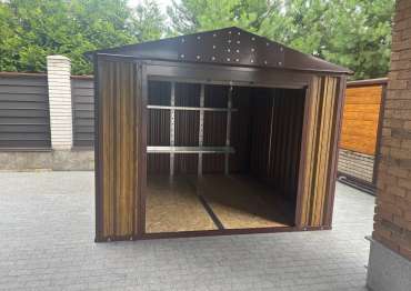 Гараж в комбинированной расцветке в дер. Поляны, Троицкий адм.окр, г. Москва