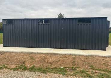 Вместительный гараж для трактора в дер. Каверино, Боровский мун.окр, Калужская обл.