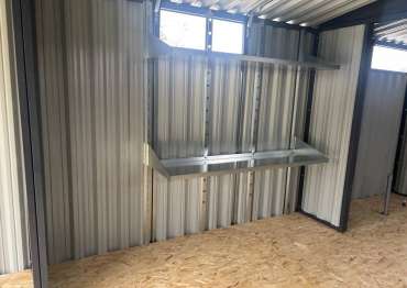 Гараж с окном в дер. Каверино, Боровский мун.окр, Калужская обл.