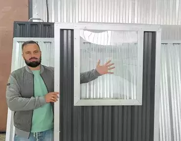 Окна в блок контейнерах СКОГГИ