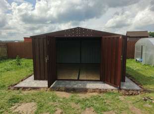 Хозблок для садовой техники и садовых принадлежностей в двойном окрашивании в дер. Скрипорово, Малоярославецкий р-н, Калужская обл.